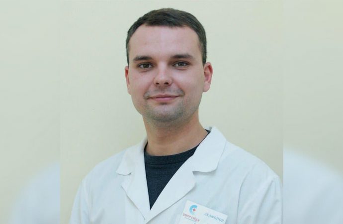 лікар-дерматолог Микита Агафонов