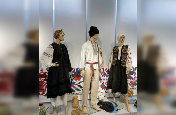 живой музей традиционная мужская вышиванка и цветочная сорочка