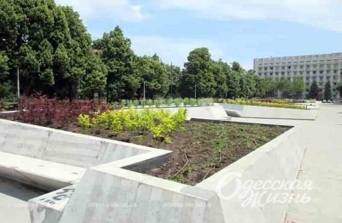 Мемориал у Одесской ОГА