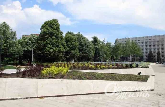 Мемориал у Одесской ОГА4