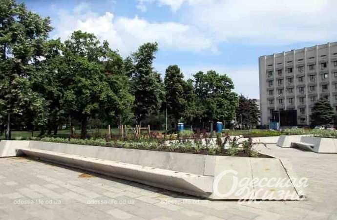 Мемориал у Одесской ОГА6