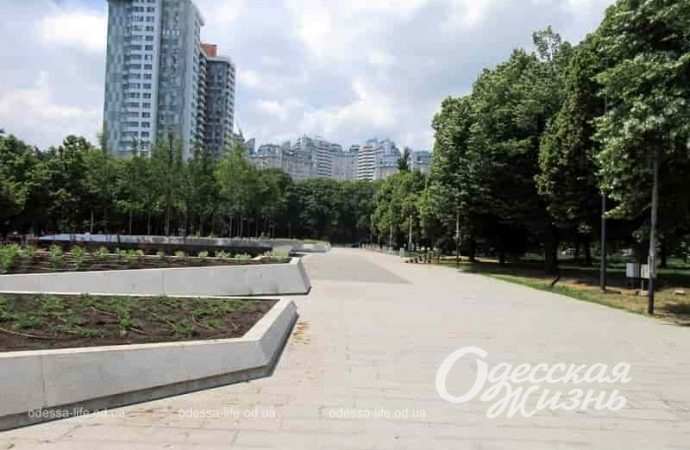 Мемориал у Одесской ОГА9