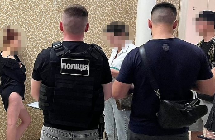 В Одессе раскрыли сутенера и его сеть борделей (фото, видео)
