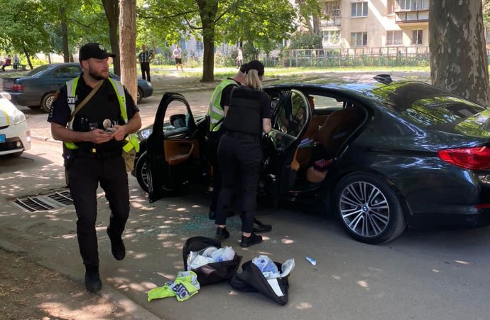 Стрільба в центрі Одеси: є вбиті та поранений (фото)