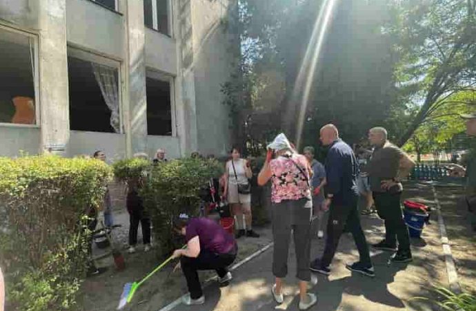 В одесской школе выбило окна3