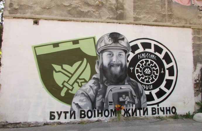 «Быть воином…»: в Одессе появился мурал в честь защитников Украины (фотофакт)