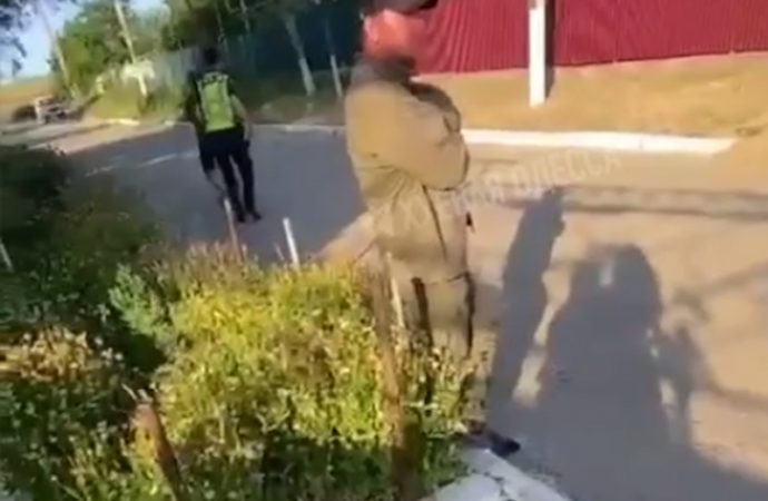 В Одесской области полицейский избил мужчину и угрожал убийством: детали (видео)