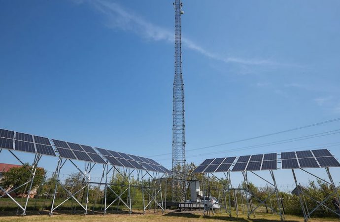 На Одещині з’явилась перша станція мобільного зв’язку на сонячних батареях: експеримент (фото)