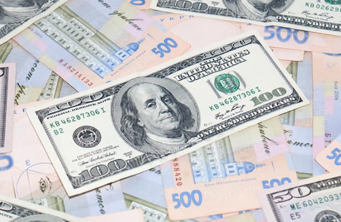 Обмен 100 «белых» долларов на 90 «синих»: мошенническая схема