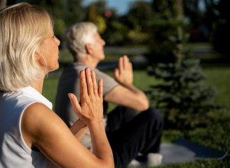 Йога для літніх: як займатися та не шкодити здоров’ю