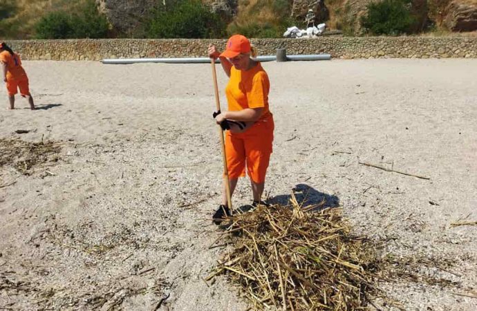 прибирання узбережжя