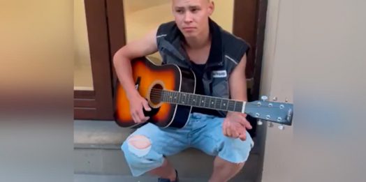 Одесский подросток обматерил депутата и пел во Львове Цоя: за него вступился Арестович (видео)