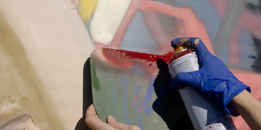 Акриловая аэрозольная краска: как выбрать и правильно использовать