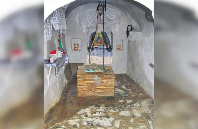 подземная церковь колодец