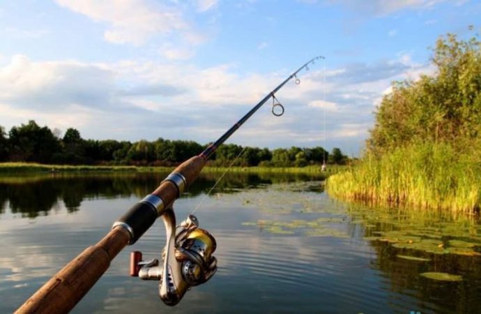 Запрет на рыбалку снят: где можно рыбачить в Одесской области