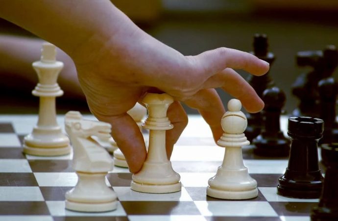Хід королеви: чому дітям так важливо грати у шахи
