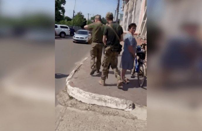 На Одещині співробітники військкомату стріляли під час вручення повістки – соцмережі