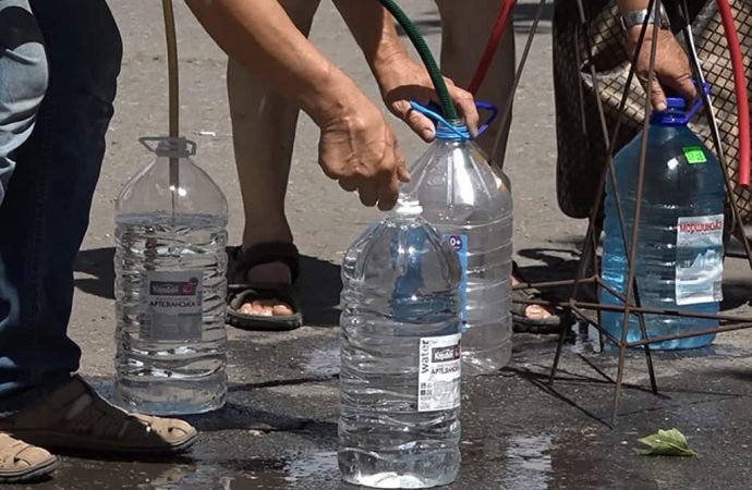 14 июня одесские волонтеры откроют семь точек питьевой воды в Херсоне