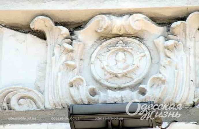 Замена символики на одесском вокзале