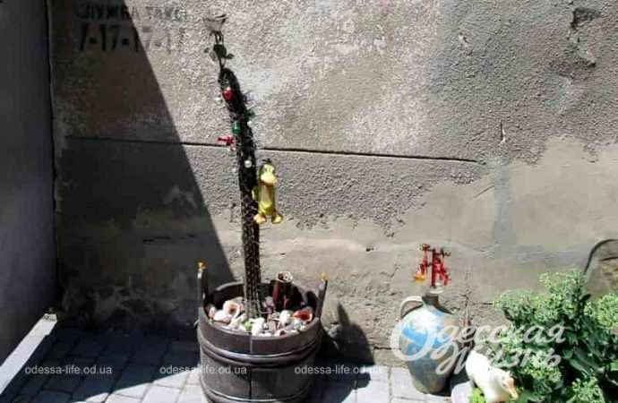 Одесский двор, кувшин