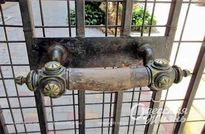 Одесский двор, дверная ручка