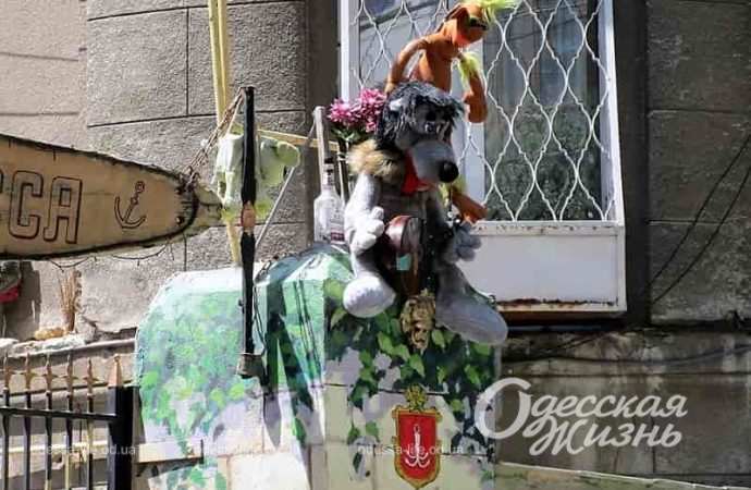 Одесский двор, украшения