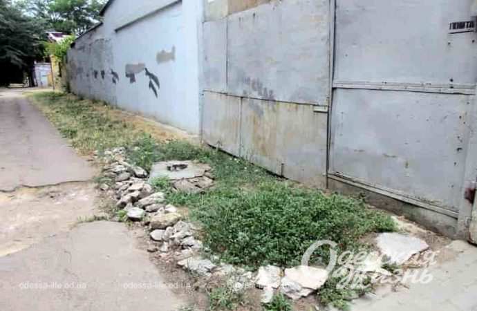 На улице Заньковецкой в Одессе, забор