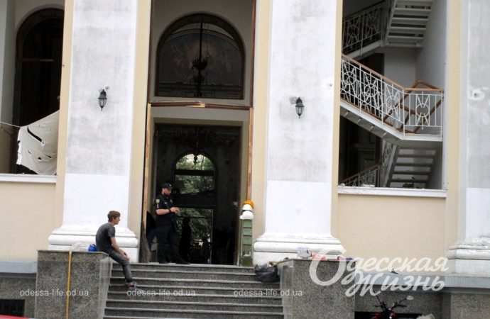 Соборная площадь после прилета12