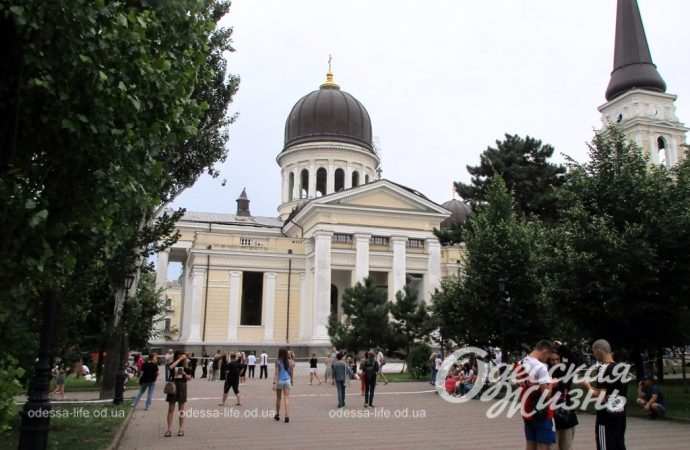 Соборная площадь после прилета13