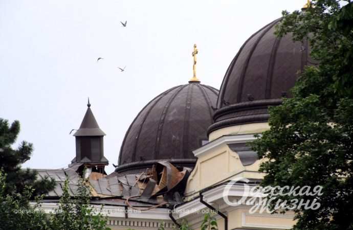 Соборная площадь после прилета15