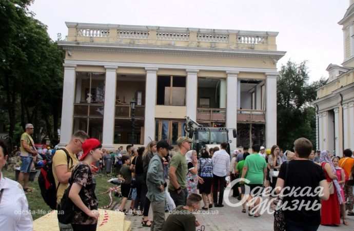 Соборная площадь после прилета5