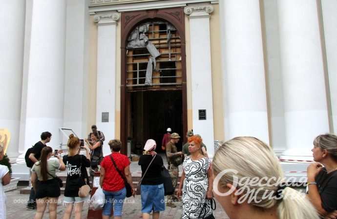 Соборная площадь после прилета7