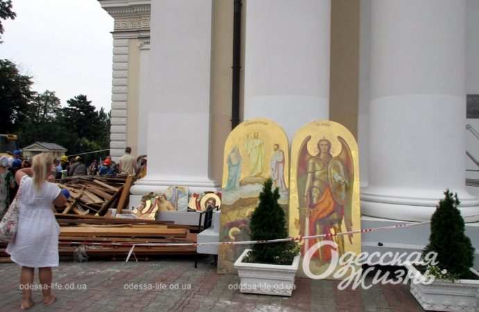 Соборная площадь после прилета9