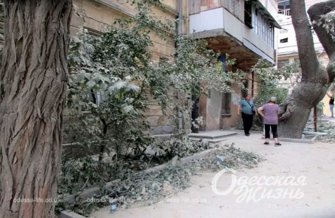 Одесский сквер после ракетной атаки