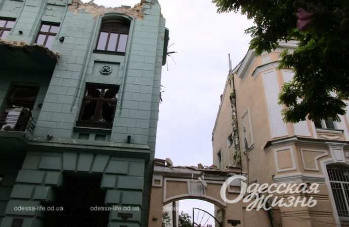 Одесский сквер после ракетной атаки14