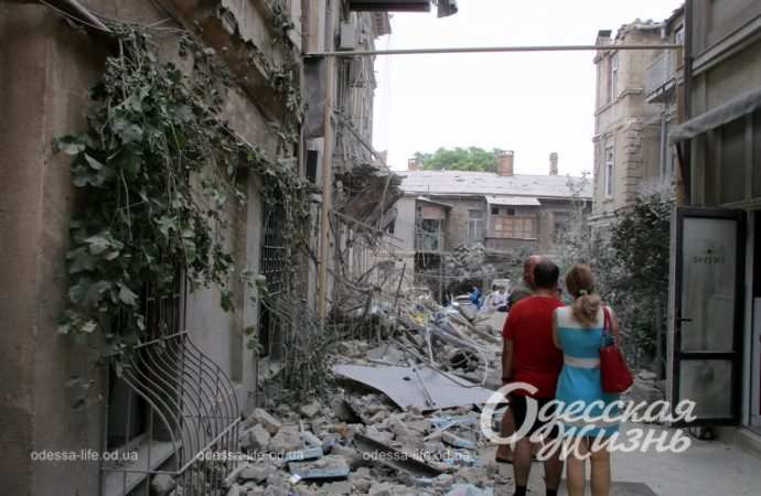 Одесский сквер после ракетной атаки4