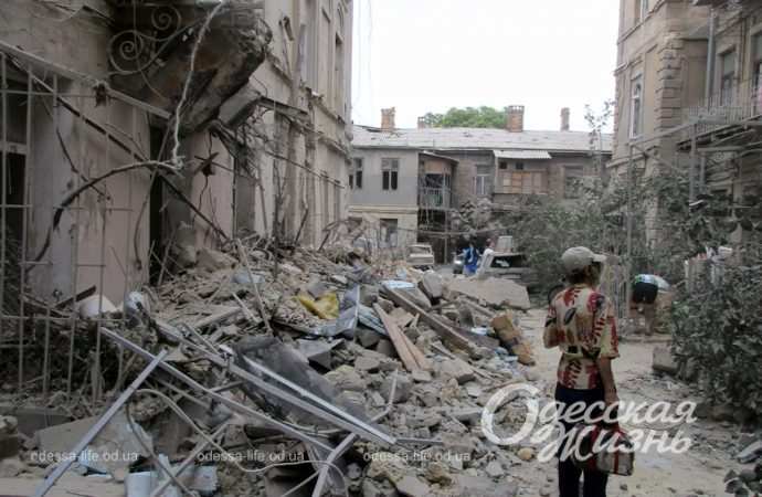 Одесский сквер после ракетной атаки5