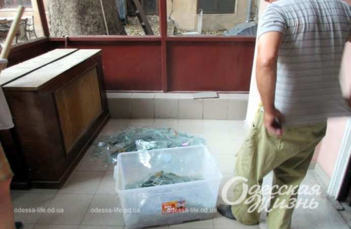 Дом ученых в Одессе после обстрела3