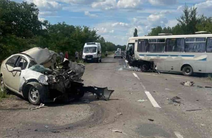 Под Одессой столкнулись легковушка и пассажирский автобус – есть погибший