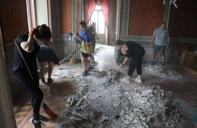 Дом ученых в Одессе после обстрела14