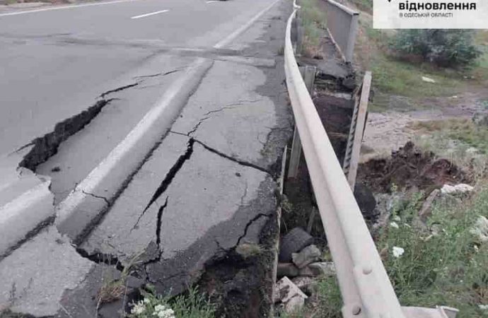 На трассе Одесса – Мелитополь – Новоазовск обрушилась часть моста
