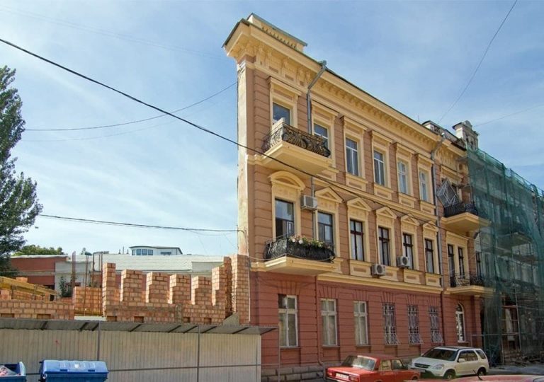 Плоский дом