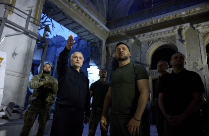 Зеленский посетил Одессу: побывал у раненых военных и в центральном соборе (фото, видео)