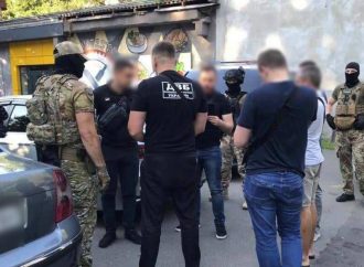 В Одессе полицейский попался на взятке за оформление документов на оружие