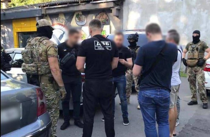 В Одесі правоохоронець попався на хабарі за оформлення документів на зброю