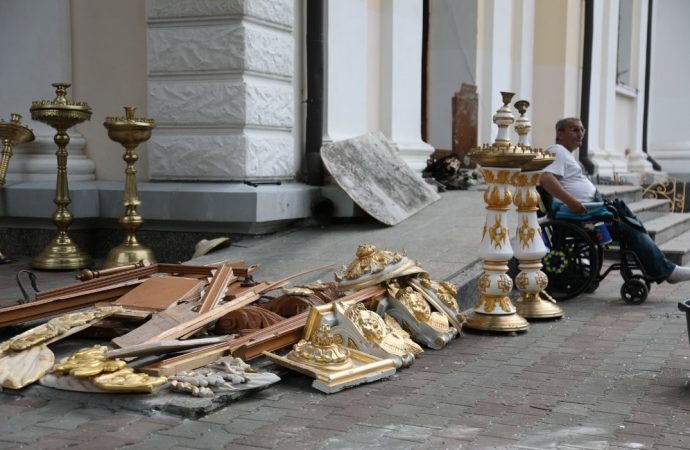 Соборная площадь после прилета29