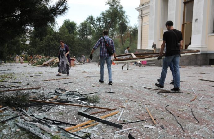 Соборная площадь после прилета32