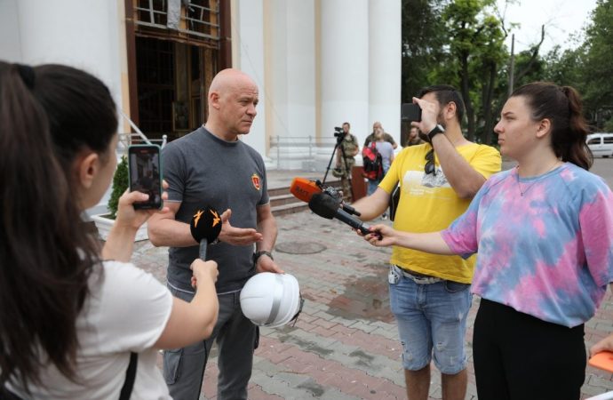 Соборная площадь после прилета34