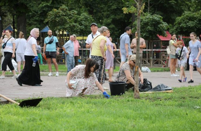 Соборная площадь после прилета35