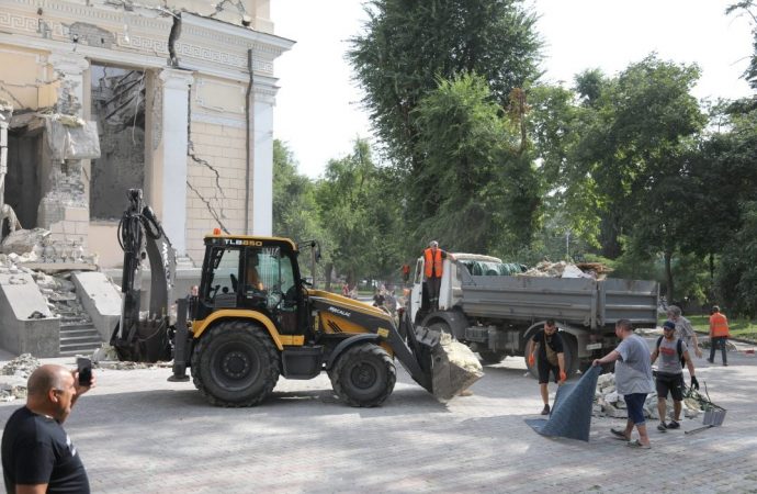 Соборная площадь после прилета21